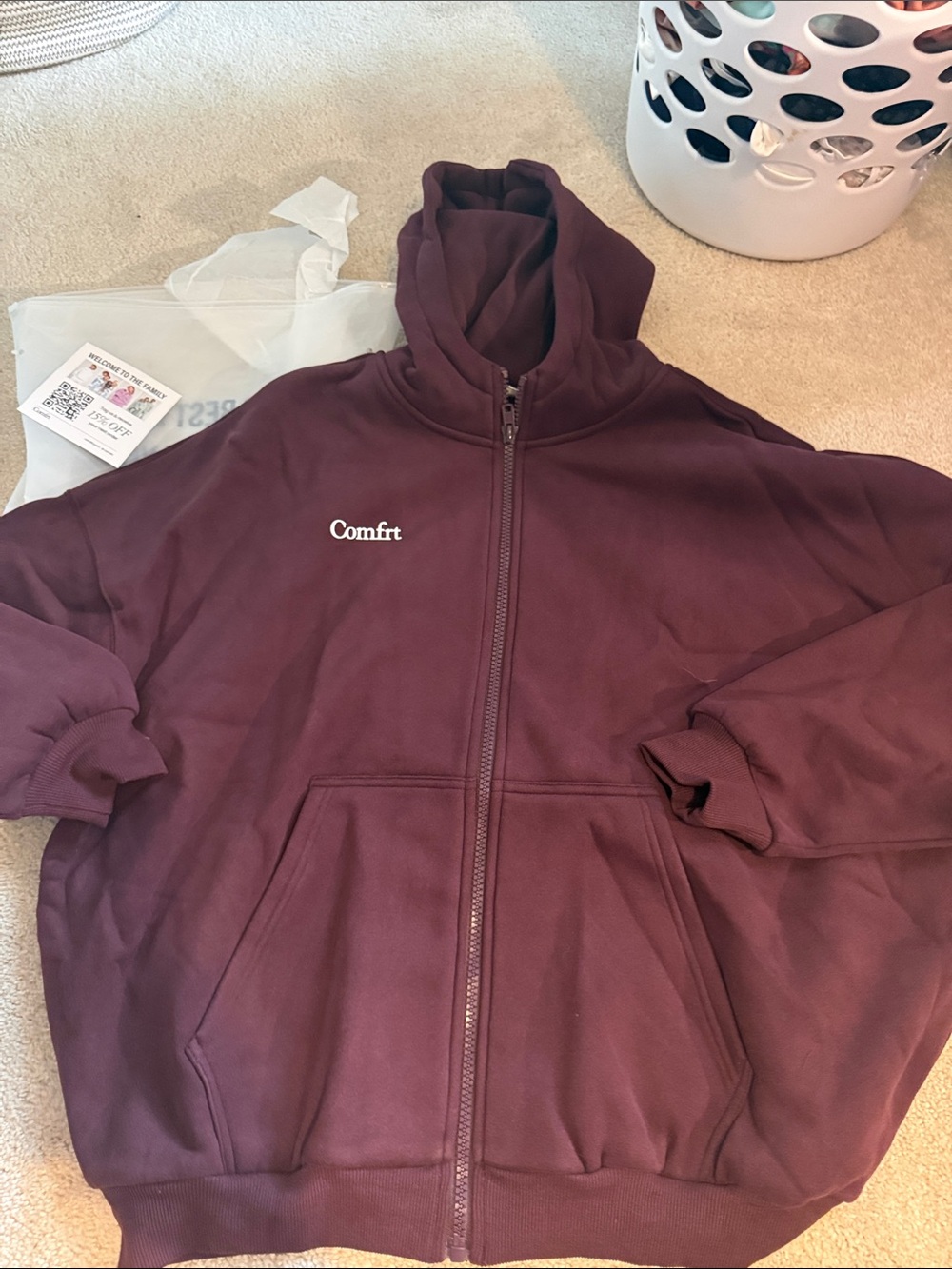 Comfrt zip hoodie, maroon medium NWT